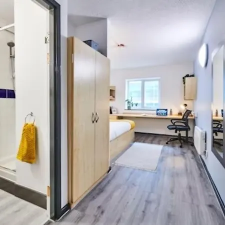 Student Only Private Ensuites With Shared Kitchen At Capital Gate In Liverpool Exterior photo